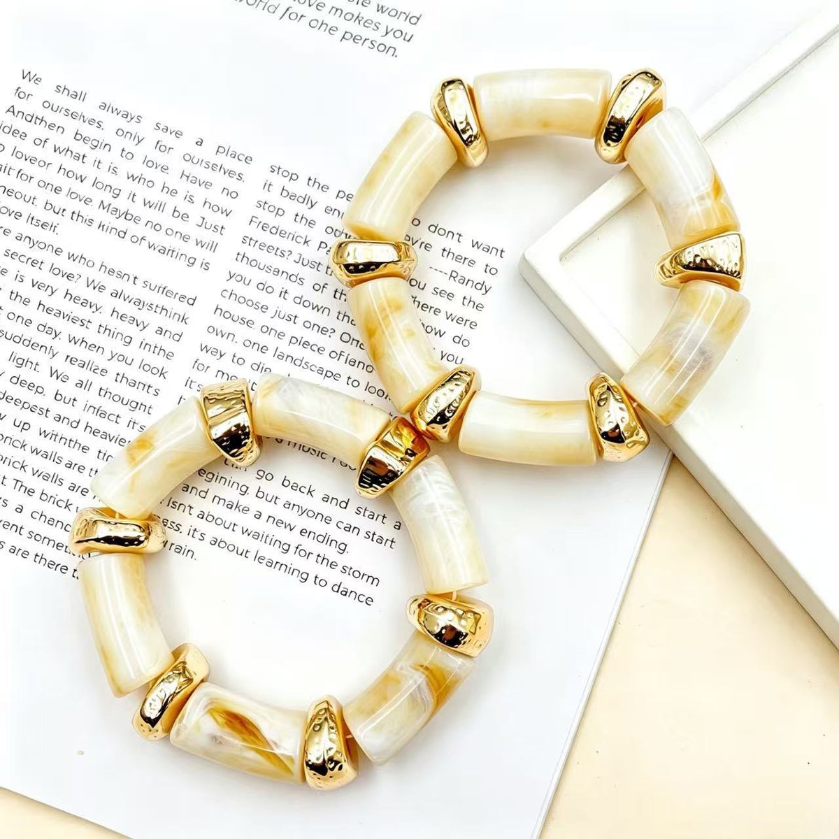 Bracelets - Beige élastique en acrylique