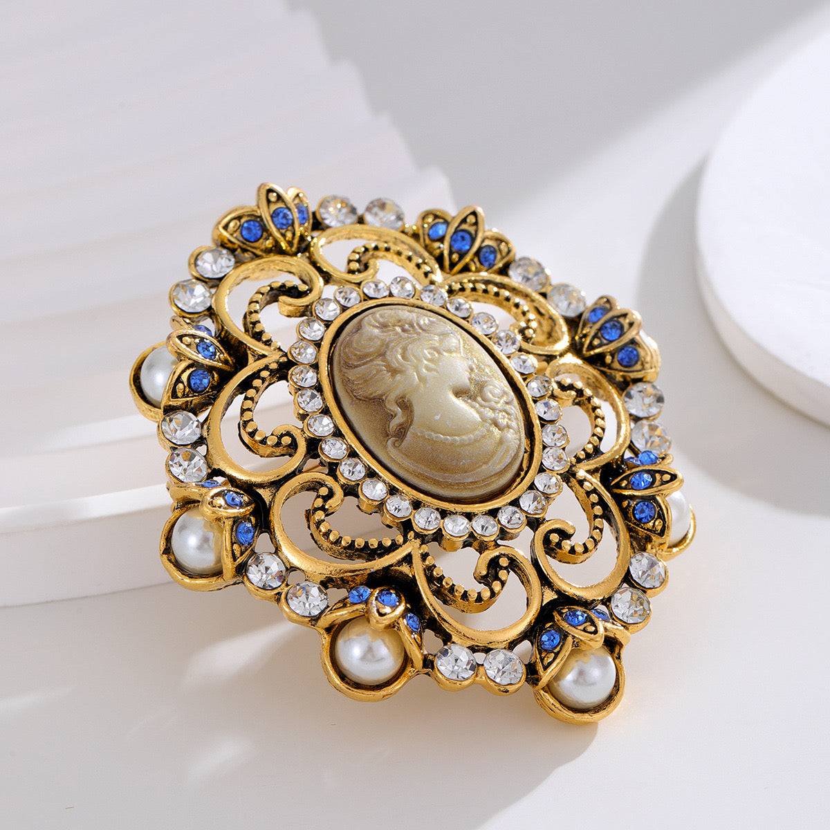 Broche - Médaillon vintage