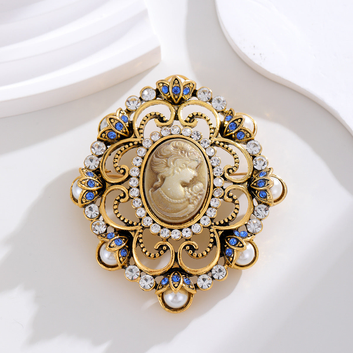 Broche - Médaillon vintage
